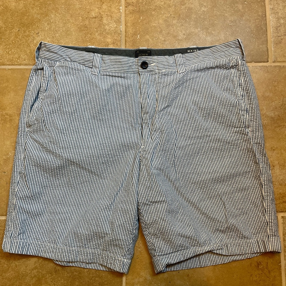 Jcrew 38 mens seersucker blue and white stripe inseam 9” shorts